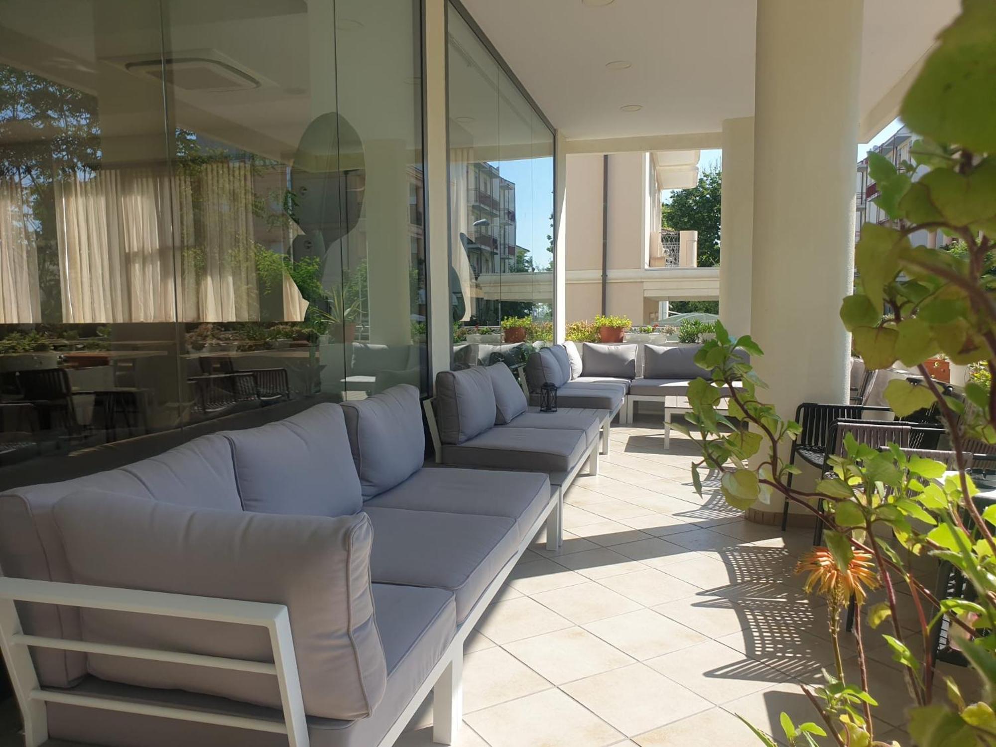 Hotel Bianca Vela Римини Екстериор снимка